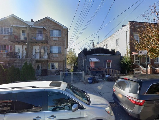 Single-family for Pre-foreclosure Williamsbridge, Bronx