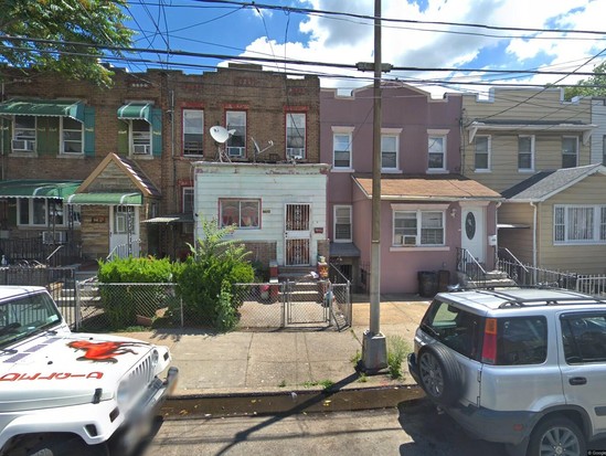 Multi-family for Pre-foreclosure / auction Woodhaven, Queens