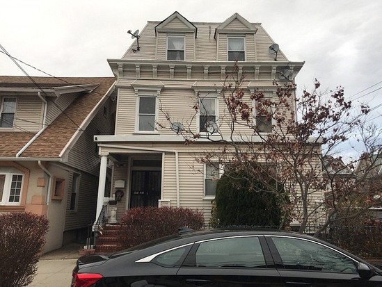 Single-family for Pre-foreclosure / auction Woodhaven, Queens