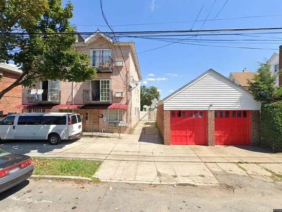 Multi-family for Pre-foreclosure Richmond Hill, Queens