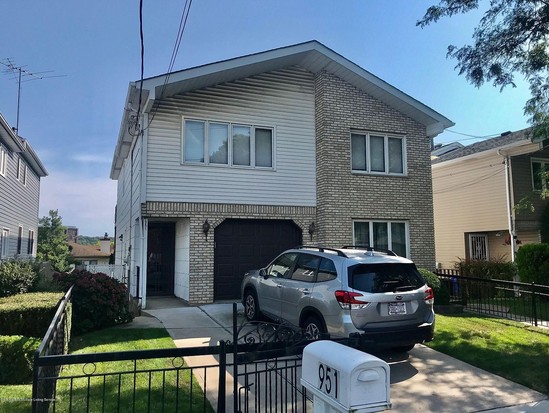 Single-family for Sale Silver Lake, Staten Island