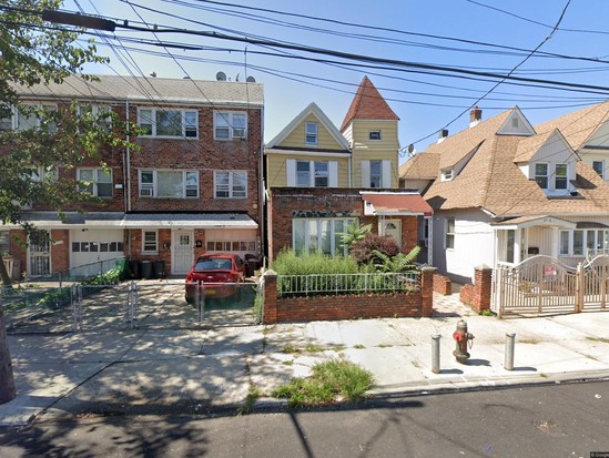 Single-family for Pre-foreclosure Richmond Hill, Queens