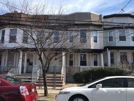 Single-family for Contingent Richmond Hill, Queens