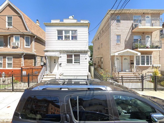 Multi-family for Pre-foreclosure Richmond Hill, Queens