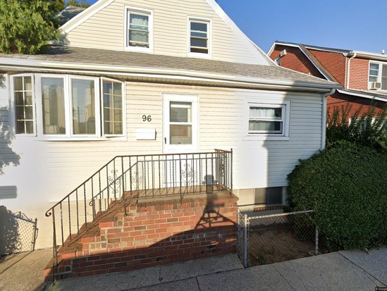 Single-family for Pre-foreclosure Gerritsen Beach, Brooklyn