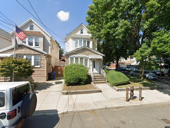 Single-family for Pre-foreclosure Ozone Park, Queens