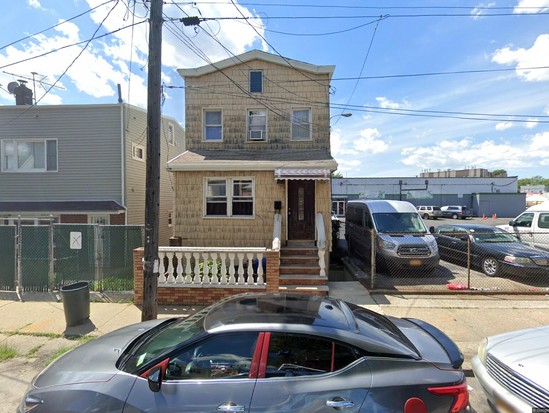 Single-family for Pre-foreclosure Woodhaven, Queens