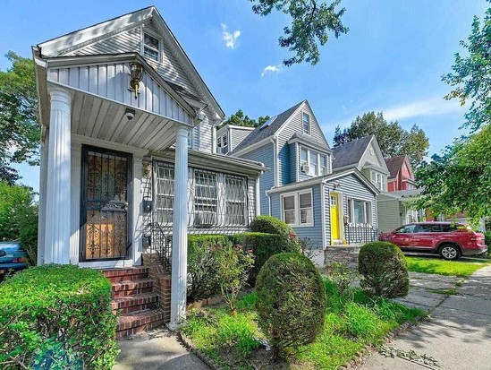 Single-family for Sale Forest Hills, Queens