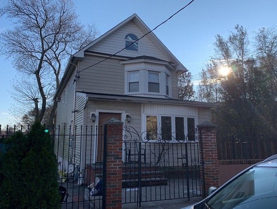 Single-family for Pre-foreclosure / auction Mariners Harbor, Staten Island