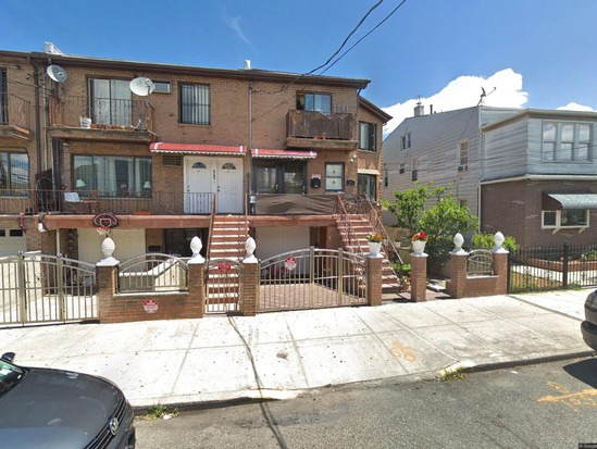 Multi-family for Pre-foreclosure Woodhaven, Queens