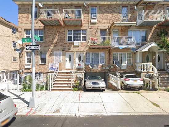 Multi-family for Pre-foreclosure / auction Woodhaven, Queens