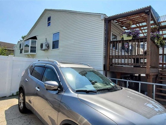 Single-family for Sale Howard Beach, Queens